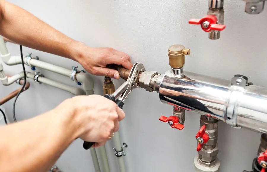 Righty Tighty Plumbing plumber works at Maryville business