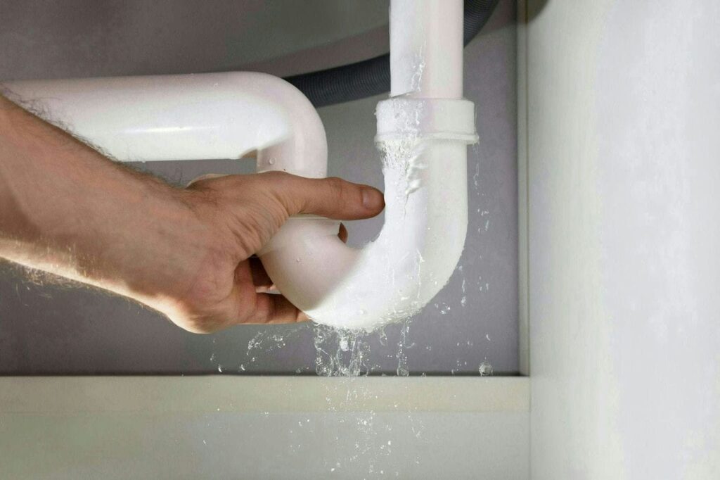 Top 4 Signs You Need Emergency Plumbing Services